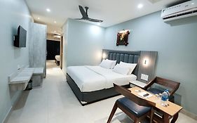 Hotel Lee Garden Near To Blue Flag Beach 500 Mtrs